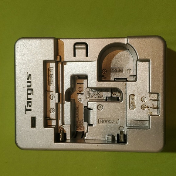 2/$8 📷 Targus Tg-unv100 camera battery charger - Picture 1 of 5
